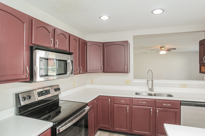 1,790/Mo, 6241 Amber Valley Ln Indianapolis, IN 46237 Kitchen View