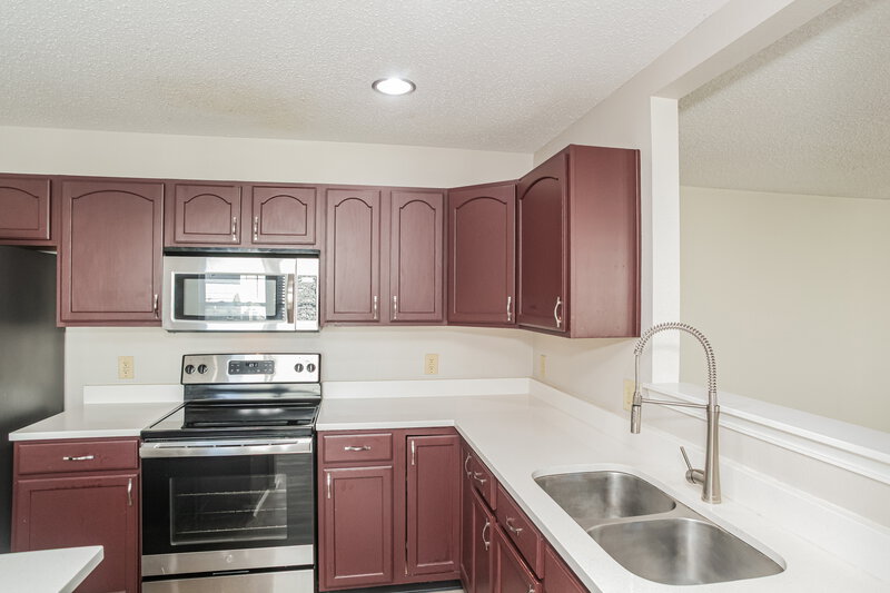1,790/Mo, 6241 Amber Valley Ln Indianapolis, IN 46237 Kitchen View 2