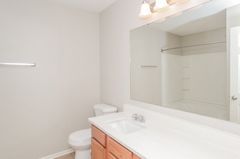 1,790/Mo, 6241 Amber Valley Ln Indianapolis, IN 46237 Main Bathroom View