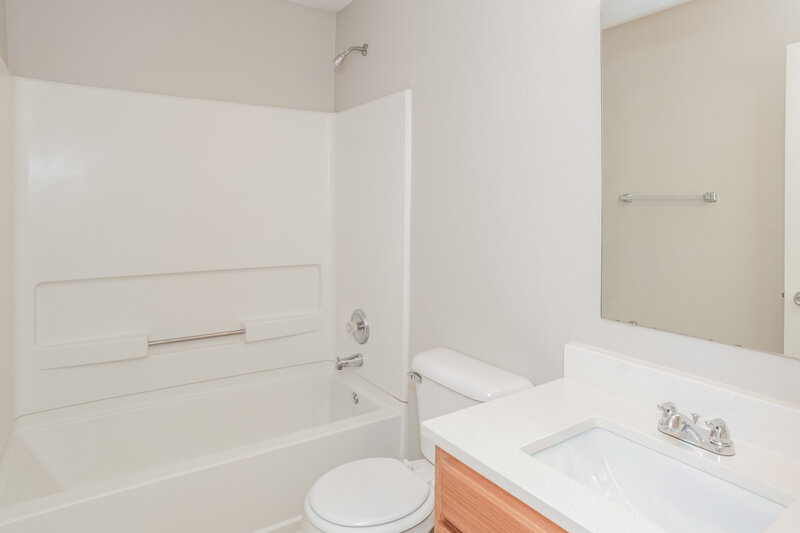 1,790/Mo, 6241 Amber Valley Ln Indianapolis, IN 46237 Bathroom View