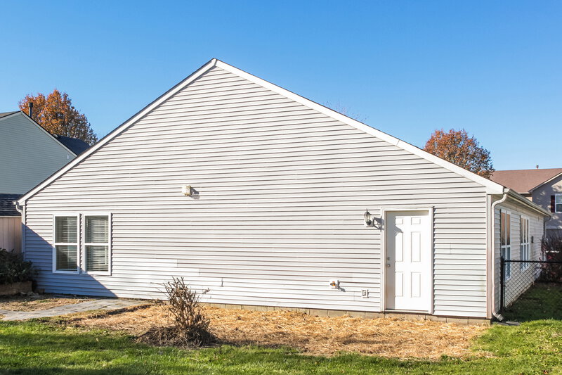 1,790/Mo, 6241 Amber Valley Ln Indianapolis, IN 46237 Rear View 2