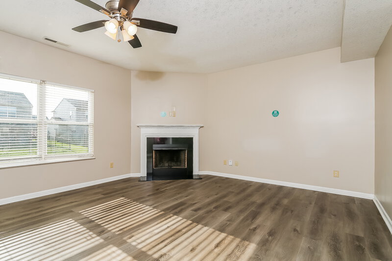 1,950/Mo, 3151 Limber Pine Dr Whiteland, IN 46184 Living Room View