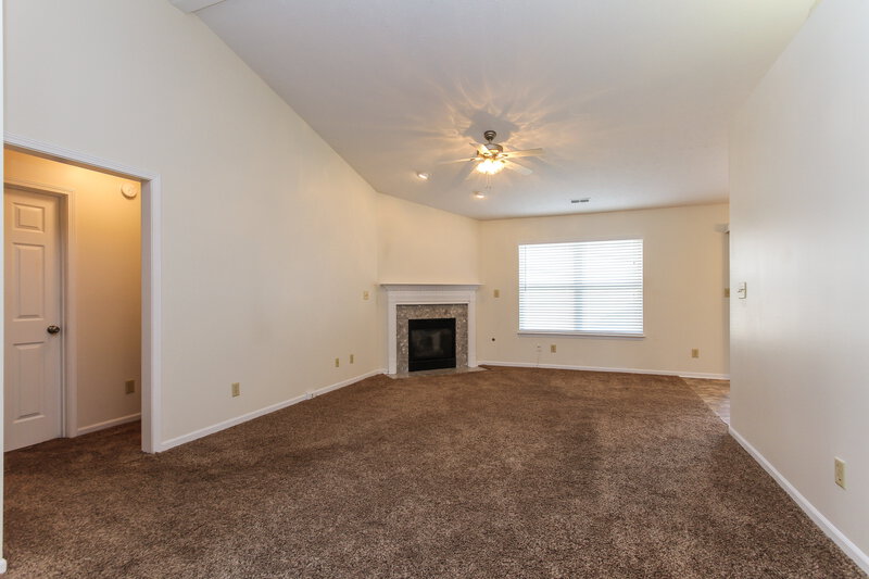 2,410/Mo, 449 Grant Ct Avon, IN 46123 Living Room View