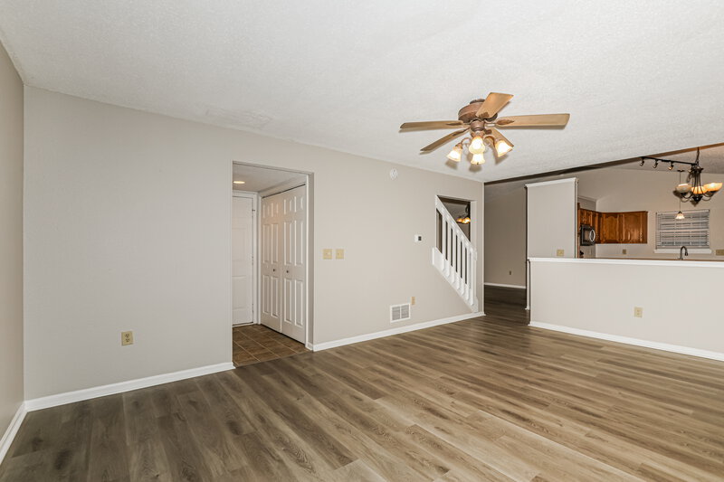 1,960/Mo, 110 Tracy Ridge Blvd New Whiteland, IN 46184 Family Room View 2