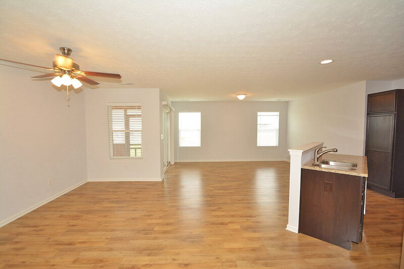 1,610/Mo, 4076 Magnolia Dr Franklin, IN 46131 Dining Room View 4