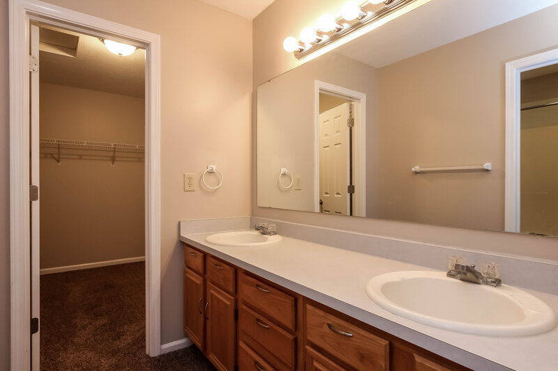 1,790/Mo, 7538 Bancaster Dr Indianapolis, IN 46268 Bathroom View