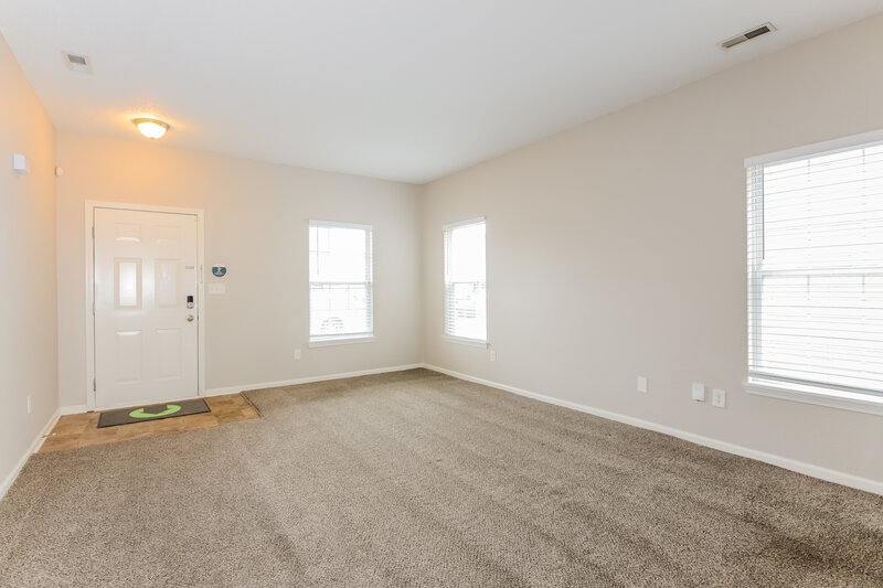 2,010/Mo, 4650 Whitview Ln Indianapolis, IN 46237 Living Room View 2