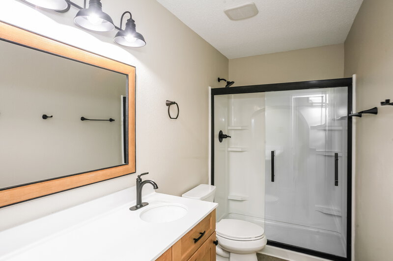 1,985/Mo, 9454 W Canoe Trl Pendleton, IN 46064 Bathroom View