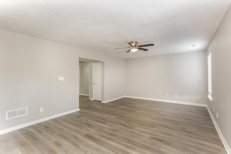 1,760/Mo, 3937 Candle Berry Dr Indianapolis, IN 46235 Living Room View 2