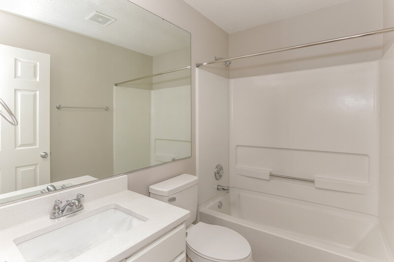 1,760/Mo, 3937 Candle Berry Dr Indianapolis, IN 46235 Main Bathroom View