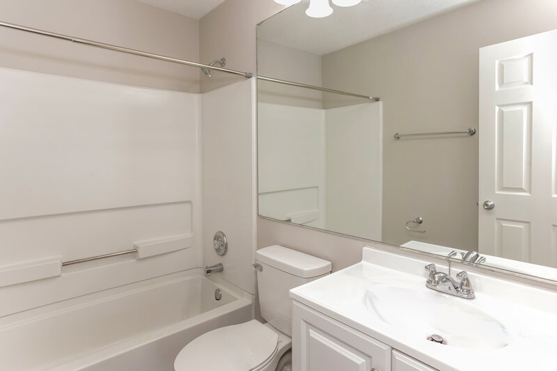 1,760/Mo, 3937 Candle Berry Dr Indianapolis, IN 46235 Bathroom View
