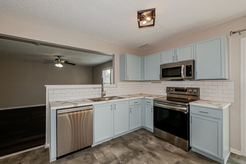 1,755/Mo, 9676 W Constellation Dr Pendleton, IN 46064 Kitchen View 2
