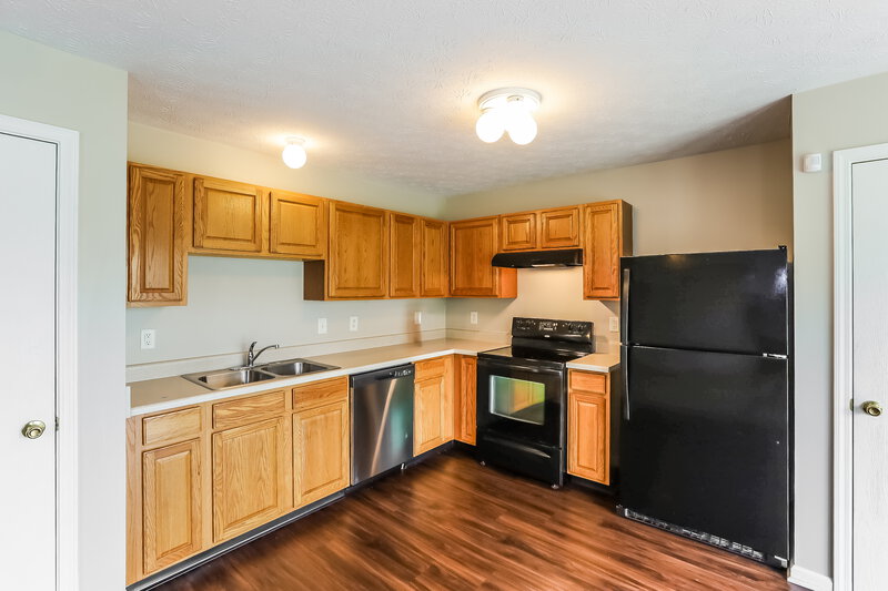 1,950/Mo, 1083 Pine Ridge Way Brownsburg, IN 46112 Kitchen View