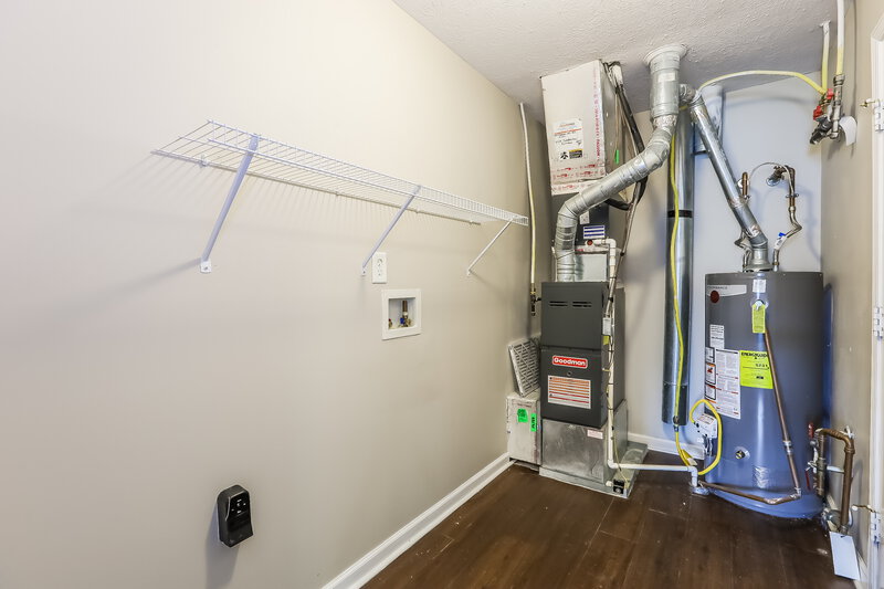 1,950/Mo, 1083 Pine Ridge Way Brownsburg, IN 46112 Laundry Room View