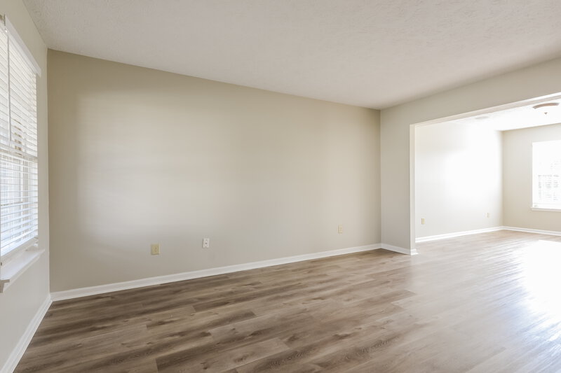 2,455/Mo, 7764 Shasta Dr Indianapolis, IN 46217 Living Room View