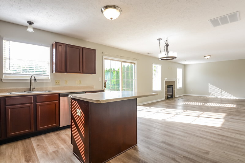 2,455/Mo, 7764 Shasta Dr Indianapolis, IN 46217 Kitchen View