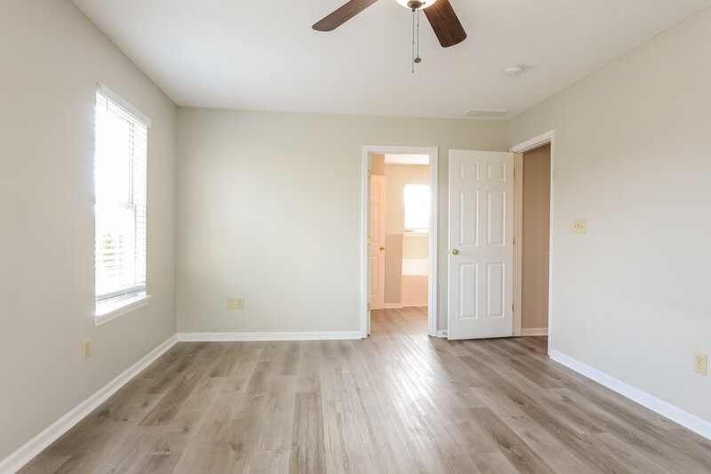 2,455/Mo, 7764 Shasta Dr Indianapolis, IN 46217 Main Bedroom View