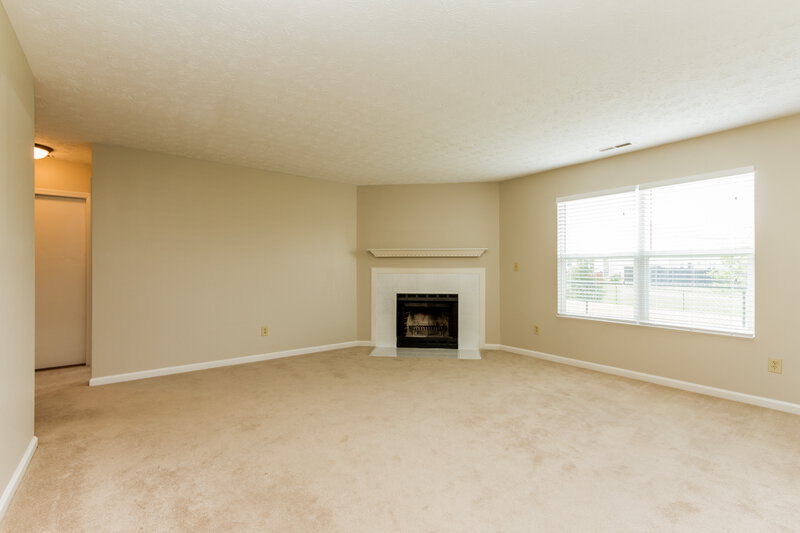 1,880/Mo, 10186 Buell Dr Avon, IN 46123 Living Room View 2