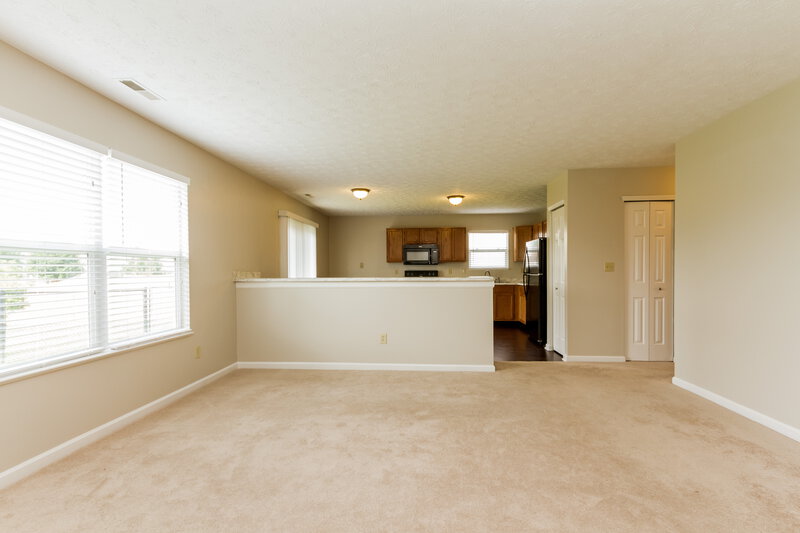 1,880/Mo, 10186 Buell Dr Avon, IN 46123 Living Room View 3