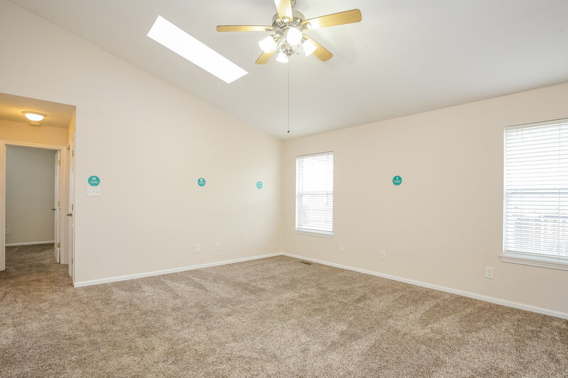 1,615/Mo, 7825 Jaclyn Dr Indianapolis, IN 46237 Living Room View 2