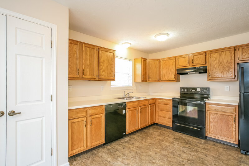 1,615/Mo, 7825 Jaclyn Dr Indianapolis, IN 46237 Kitchen View