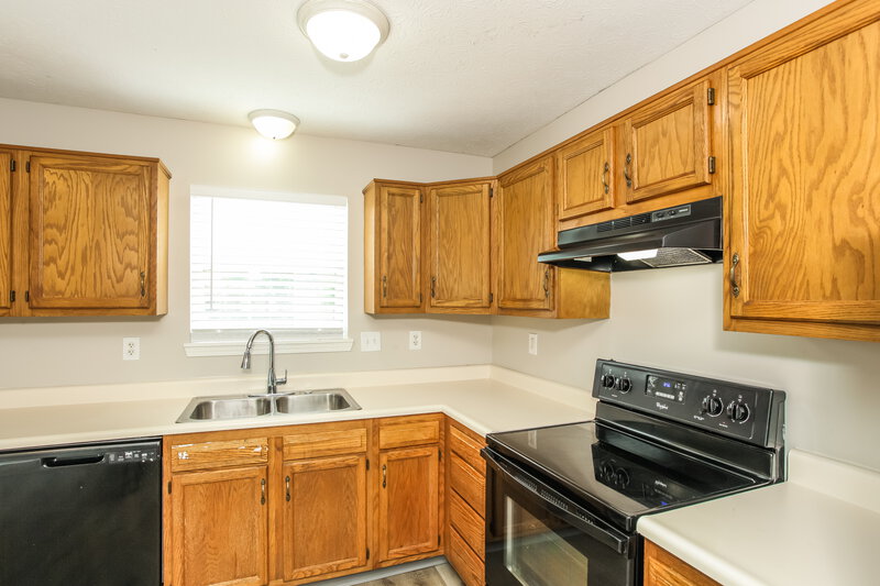 1,895/Mo, 7825 Jaclyn Dr Indianapolis, IN 46237 Kitchen View 2