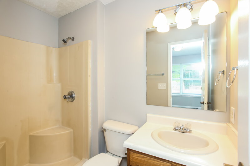 1,895/Mo, 7825 Jaclyn Dr Indianapolis, IN 46237 Main Bathroom View