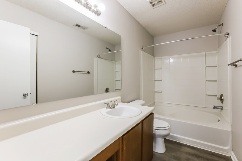 1,760/Mo, 9205 Middlebury Way Camby, IN 46113 Main Bathroom View