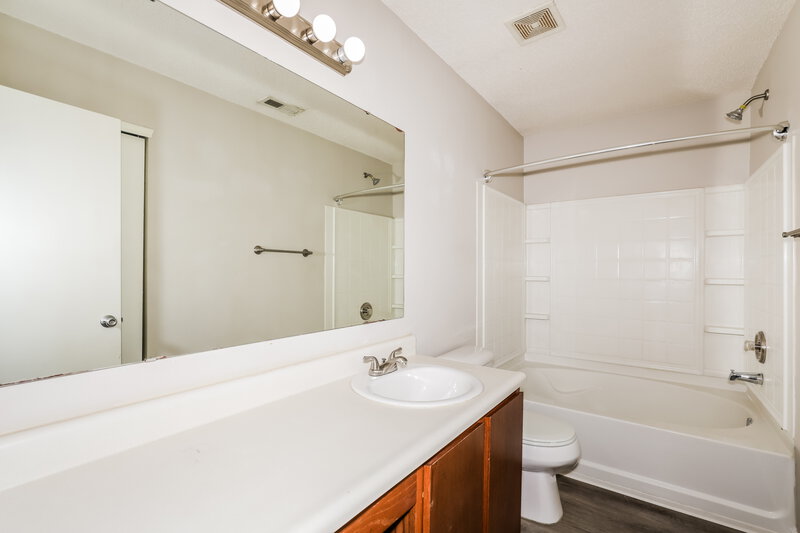 1,780/Mo, 9205 Middlebury Way Camby, IN 46113 Main Bathroom View