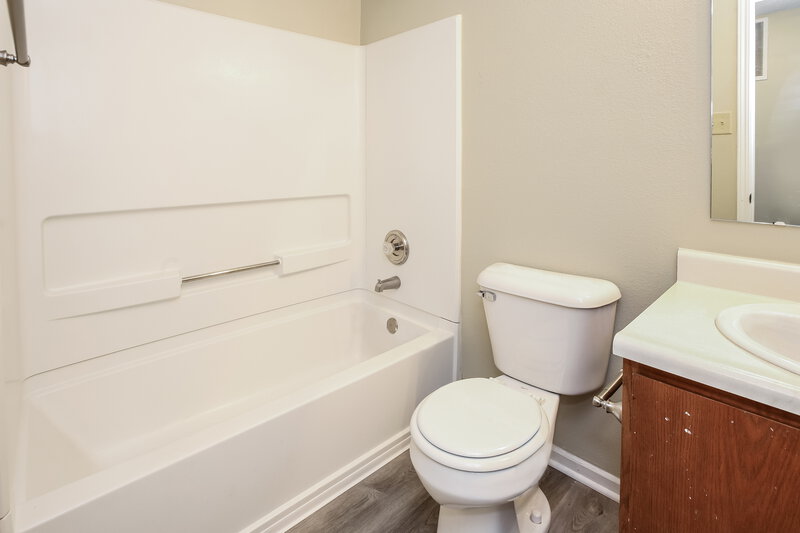 1,655/Mo, 9205 Middlebury Way Camby, IN 46113 Bathroom View