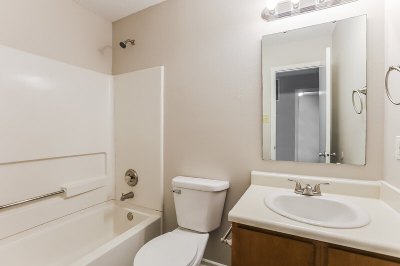 1,760/Mo, 9205 Middlebury Way Camby, IN 46113 Bathroom View