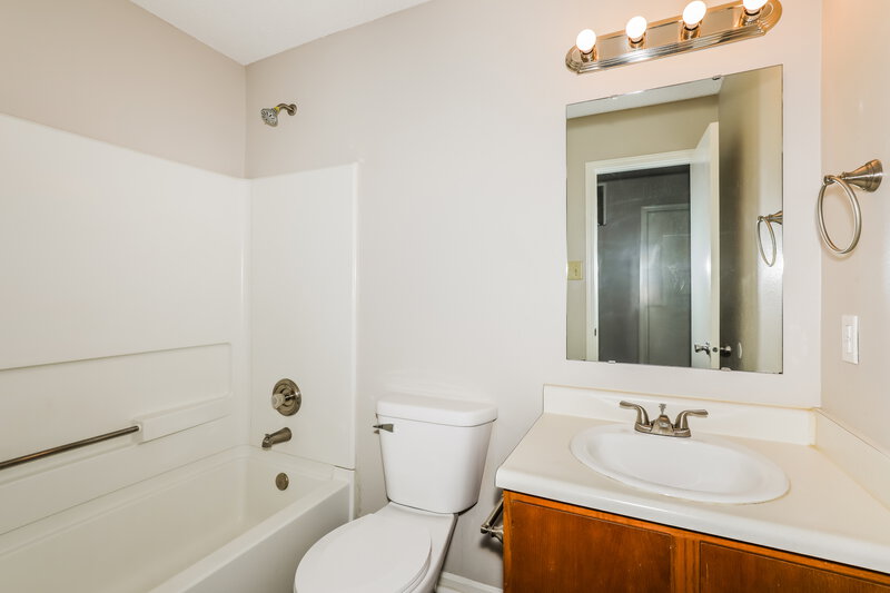 1,780/Mo, 9205 Middlebury Way Camby, IN 46113 Bathroom View