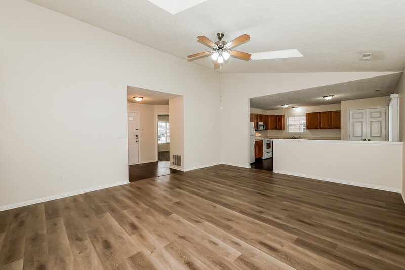 1,735/Mo, 8406 Southern Springs Way Indianapolis, IN 46237 Living Room View 3