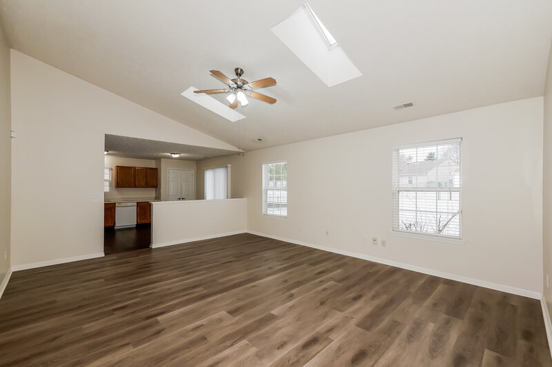 1,735/Mo, 8406 Southern Springs Way Indianapolis, IN 46237 Living Room View 4