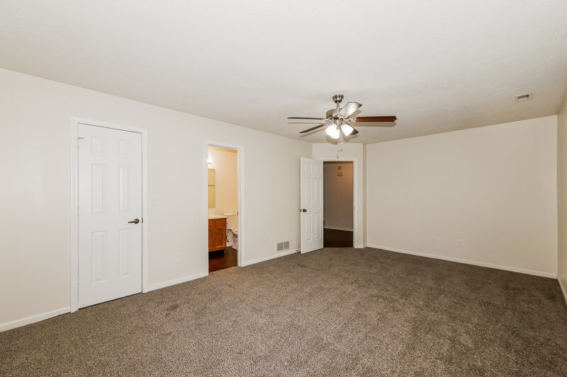 1,735/Mo, 8406 Southern Springs Way Indianapolis, IN 46237 Main Bedroom View 2