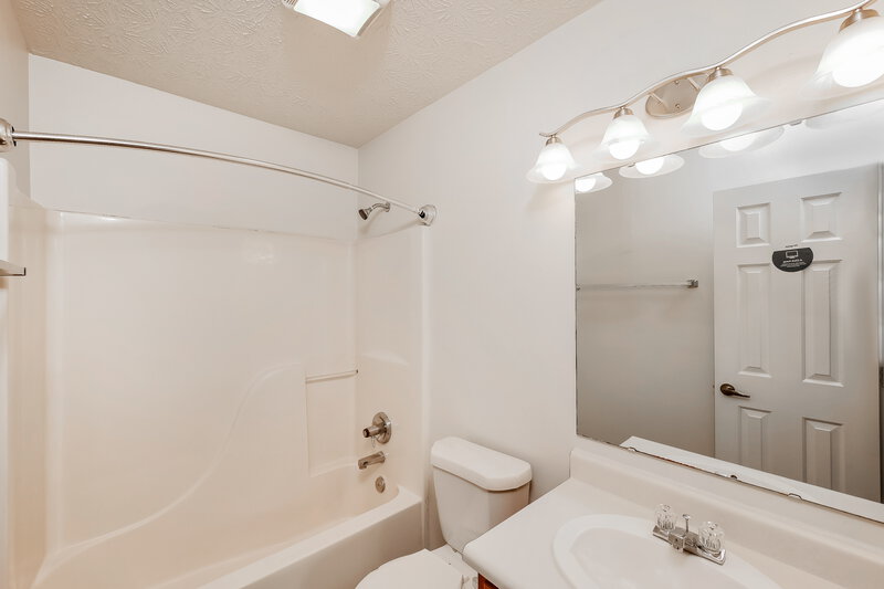 1,610/Mo, 8406 Southern Springs Way Indianapolis, IN 46237 Bathroom View