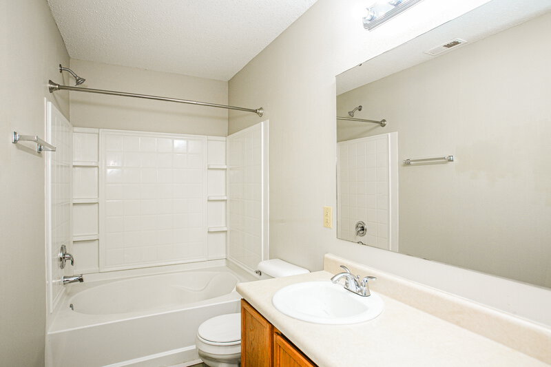 1,740/Mo, 3115 Black Forest Ln Indianapolis, IN 46239 Bathroom View