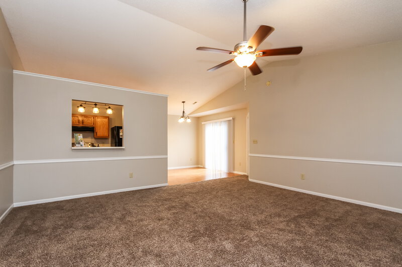 1,450/Mo, 15305 Fawn Meadow Dr Noblesville, IN 46060 Living Room View 2