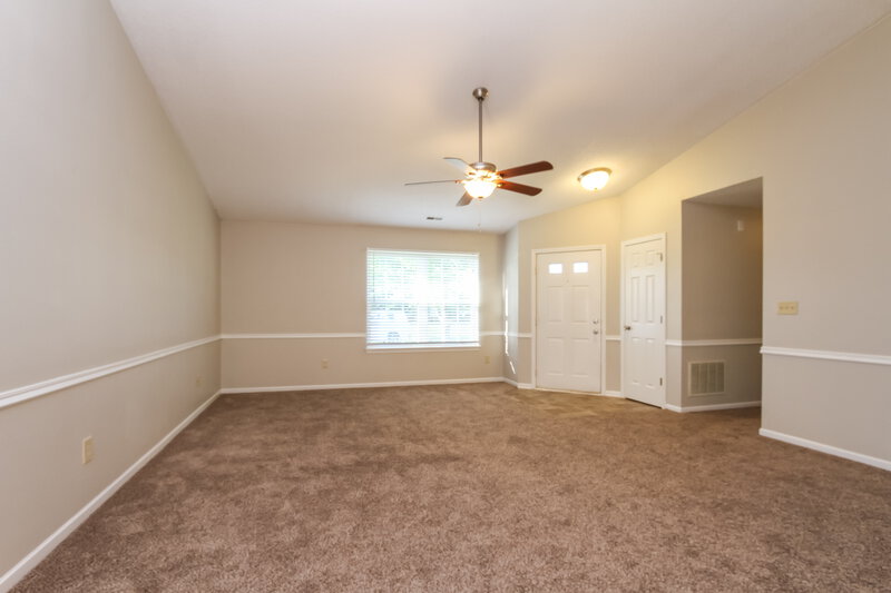 1,450/Mo, 15305 Fawn Meadow Dr Noblesville, IN 46060 Living Room View 3