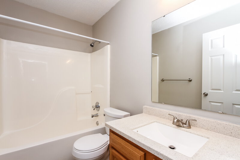 1,450/Mo, 15305 Fawn Meadow Dr Noblesville, IN 46060 Bathroom View