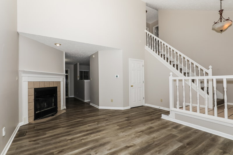 2,020/Mo, 2917 Sunnyfield Ct Indianapolis, IN 46228 Living Room View