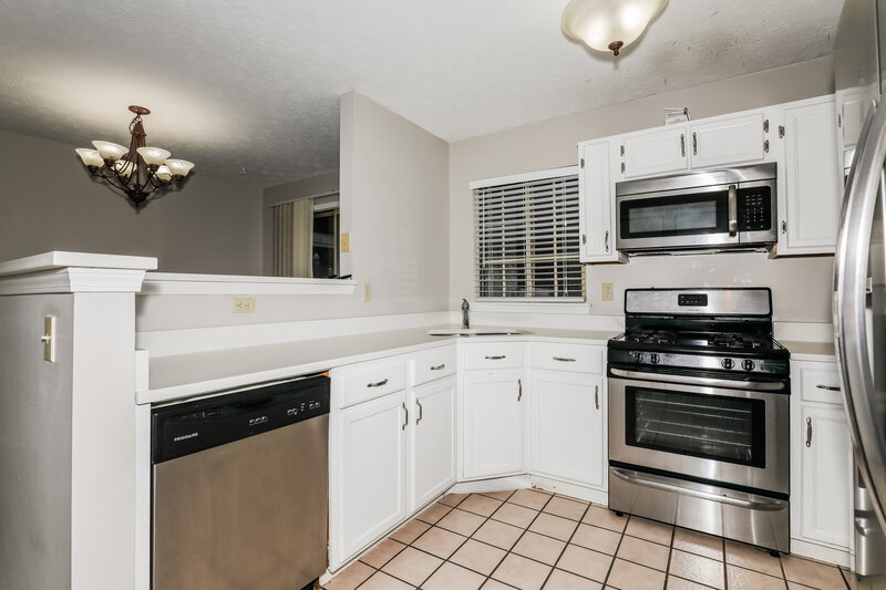 2,020/Mo, 2917 Sunnyfield Ct Indianapolis, IN 46228 Kitchen View 2