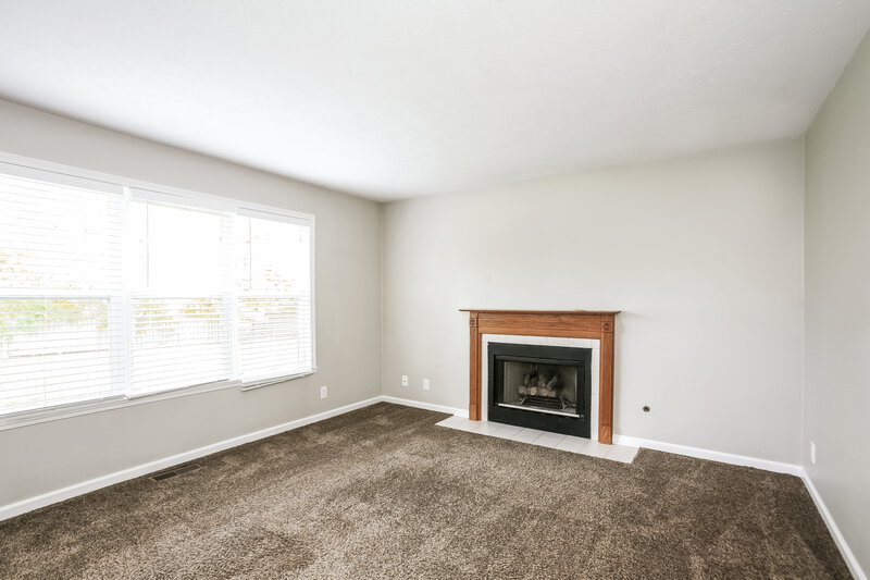 2,015/Mo, 5294 Ivy Hill Dr Carmel, IN 46033 Living Room View 2