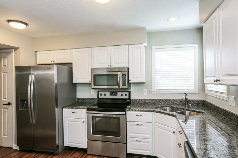 2,015/Mo, 5294 Ivy Hill Dr Carmel, IN 46033 Kitchen View 2