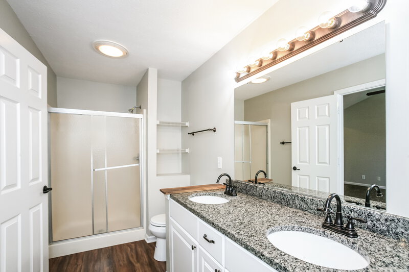 2,015/Mo, 5294 Ivy Hill Dr Carmel, IN 46033 Main Bathroom View