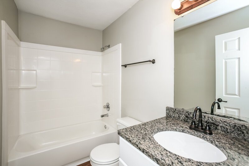 2,015/Mo, 5294 Ivy Hill Dr Carmel, IN 46033 Bathroom View