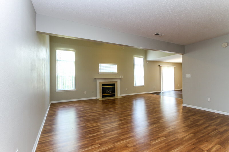 1,650/Mo, 5904 Minden Dr Indianapolis, IN 46221 Living Room View