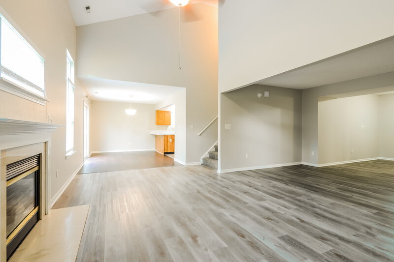 2,120/Mo, 5904 Minden Dr Indianapolis, IN 46221 Living Room View 2