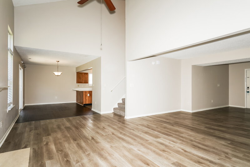2,060/Mo, 5904 Minden Dr Indianapolis, IN 46221 Living Room View 2