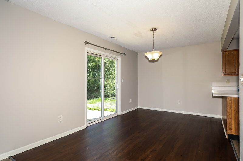 2,060/Mo, 5904 Minden Dr Indianapolis, IN 46221 Dining Room View